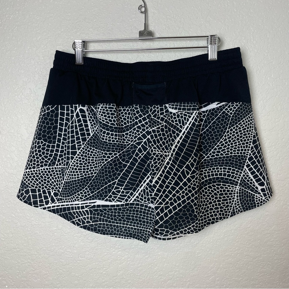 Champion Women's Black and White Patterned Workout Shorts Size L - Picture 6 of 8